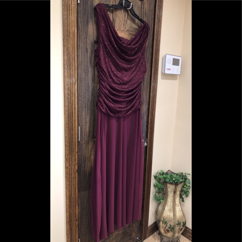 Women’s Formal Dress Plus Size 16W Maroon Glitter Ruched R&M Richards Gown Prom - Picture 4 of 4